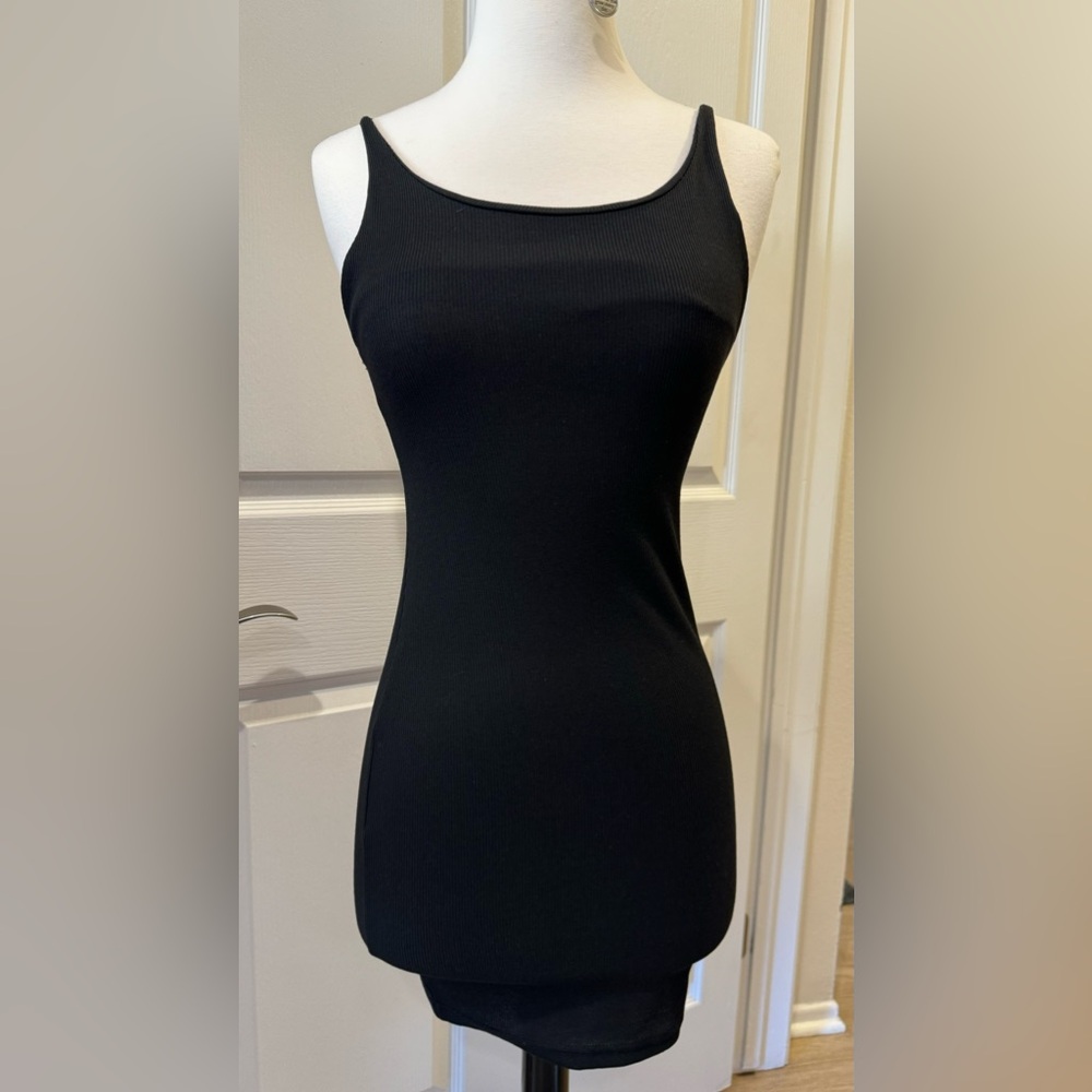 Run around town in the simple lightweight dress